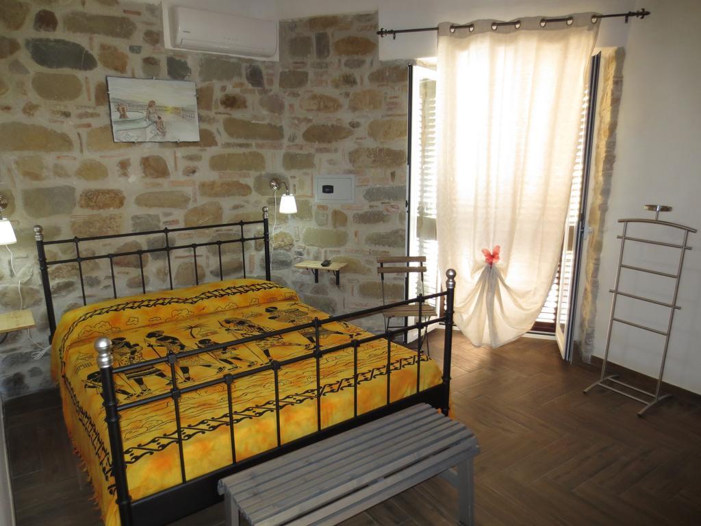 Aurora Bed And Breakfast ซานโต สเตฟาโน ดี กามาสตรา ห้อง รูปภาพ